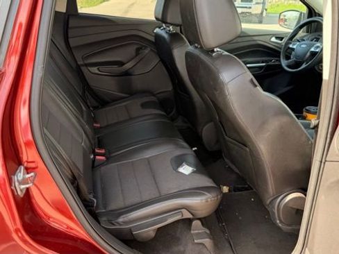 Used 2015 Ford Escape SE w/ SE Chrome Package image 12