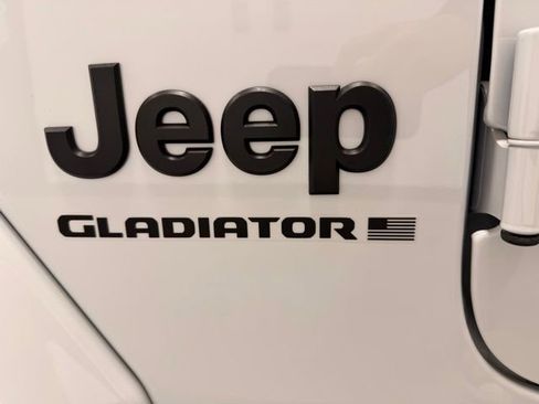 Used 2023 Jeep Gladiator Sport AWD/4WD image 15