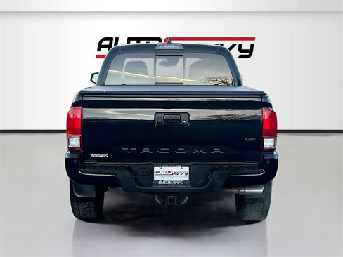 Used 2020 Toyota Tacoma TRD Sport w/ Technology Package image 6