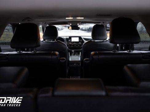 Used 2023 Toyota Highlander XLE image 23