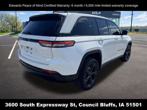 Used 2023 Jeep Grand Cherokee Altitude AWD/4WD image 3