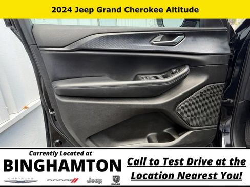 Used 2024 Jeep Grand Cherokee Altitude AWD/4WD image 7
