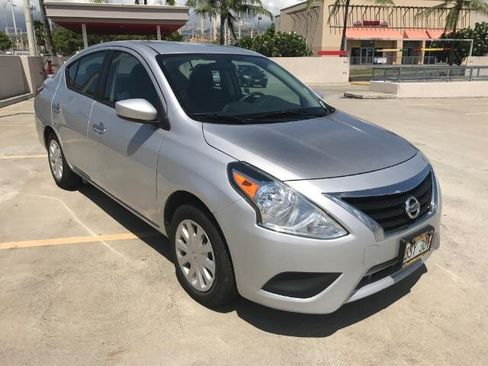 Used 2016 Nissan Versa SV FWD image 5