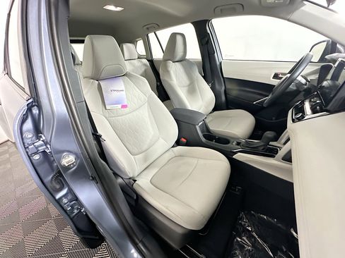 Used 2024 Toyota Corolla Cross L image 27