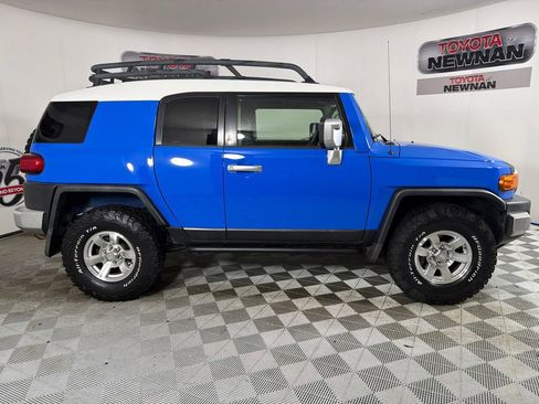 Used 2007 Toyota FJ Cruiser 4WD image 2