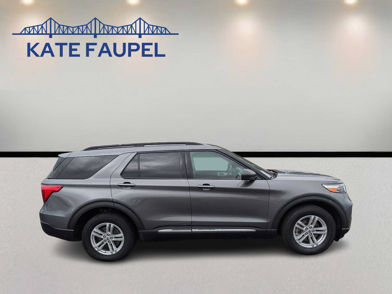 Used 2023 Ford Explorer XLT AWD/4WD image 8