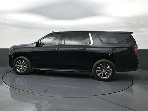 Used 2024 Chevrolet Suburban LS RWD image 2