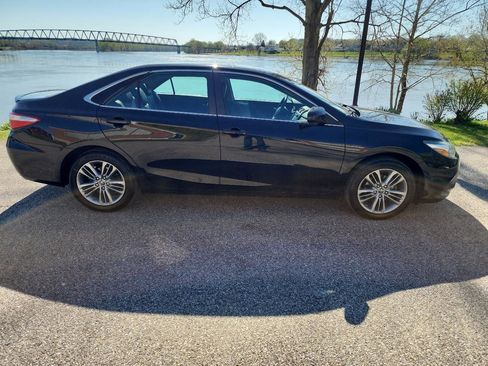 Used 2017 Toyota Camry SE image 6