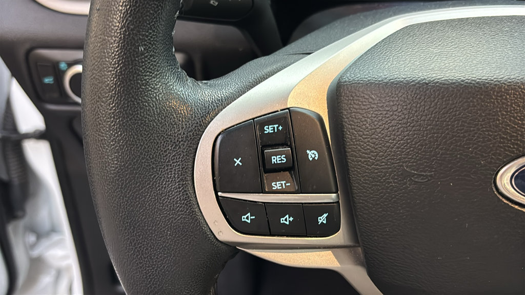 Used 2023 Ford Explorer XLT AWD/4WD image 17