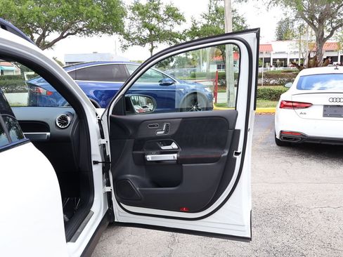 Used 2023 Mercedes-Benz GLB 250 image 23