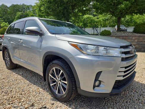 Used 2018 Toyota Highlander XLE AWD/4WD image 34