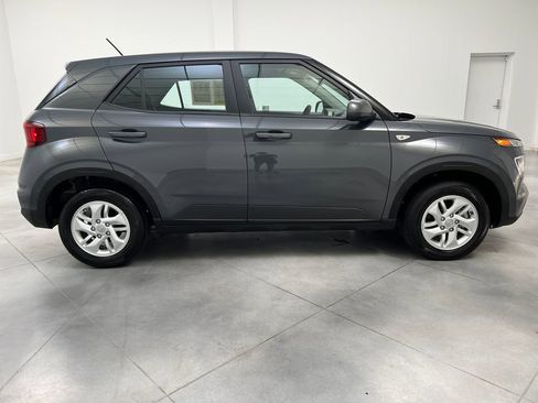 Used 2025 Hyundai Venue SE FWD image 8
