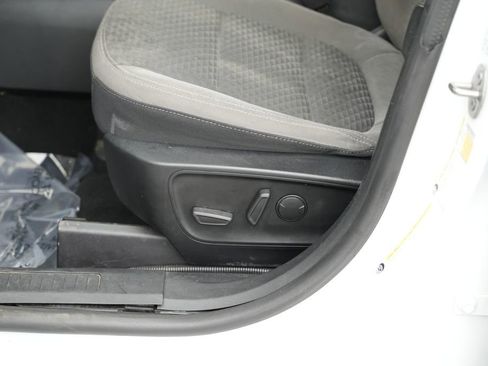Used 2020 Ford Escape SE FWD image 20