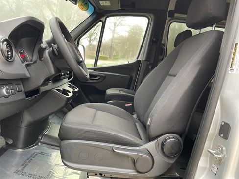 Used 2024 Mercedes-Benz Sprinter 2500 image 26