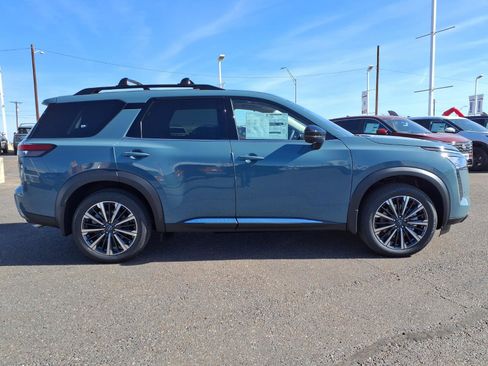 New 2026 Nissan Pathfinder Platinum image 8