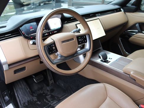 Used 2024 Land Rover Range Rover Long Wheelbase Autobiography image 4