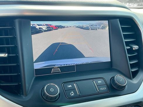 Used 2022 GMC Acadia SLE AWD/4WD image 13