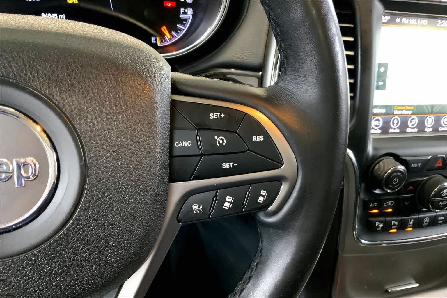 Used 2018 Jeep Grand Cherokee Overland AWD/4WD image 24