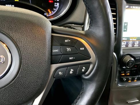 Used 2018 Jeep Grand Cherokee Overland AWD/4WD image 24