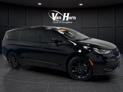 Used 2024 Chrysler Pacifica Limited w/ S Appearance Package