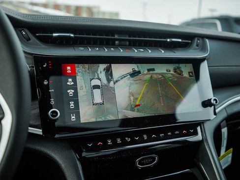 New 2026 Jeep Grand Cherokee Limited w/ Luxury Tech Group II image 25