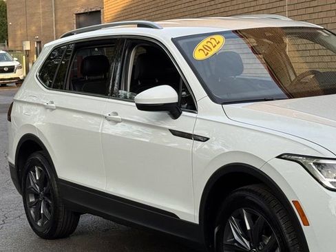 Used 2022 Volkswagen Tiguan SE AWD/4WD image 4