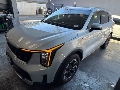 Used 2026 Kia Sorento S FWD image 2
