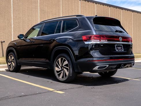 Used 2024 Volkswagen Atlas SE AWD/4WD image 7