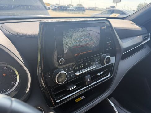Used 2023 Toyota Highlander XSE AWD/4WD image 11