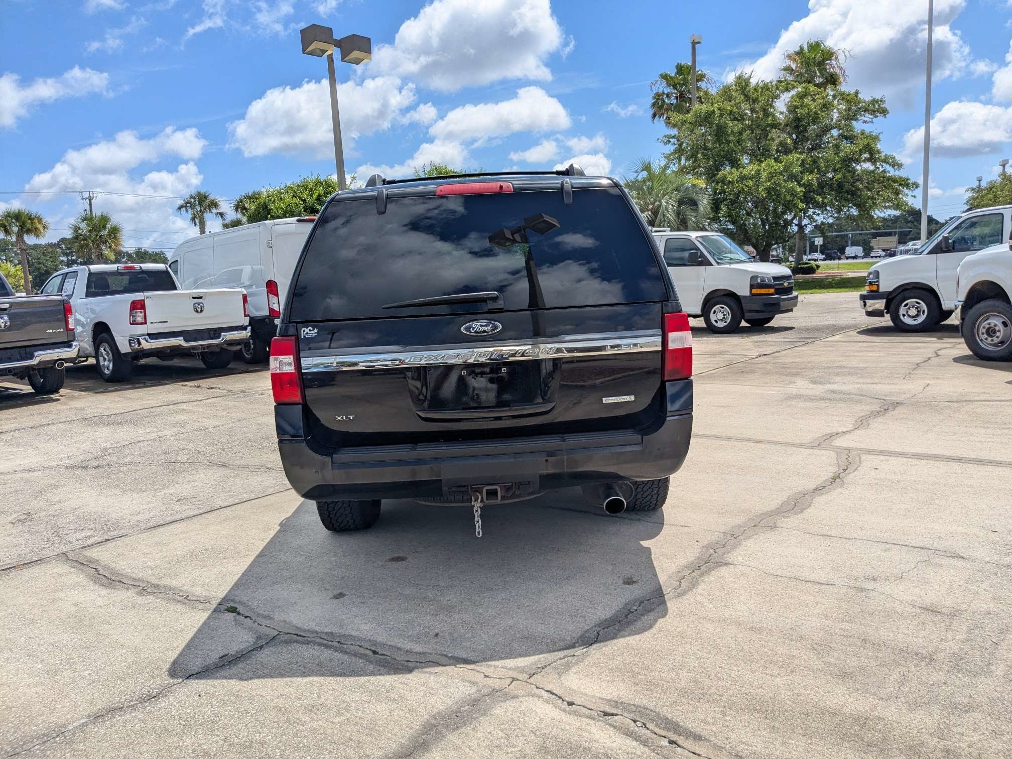 Used 2016 Ford Expedition EL XLT w/ Equipment Group 202A RWD image 5