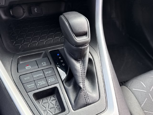 Used 2022 Toyota RAV4 XLE AWD/4WD image 32