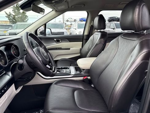 Certified 2024 Kia Carnival LX image 17