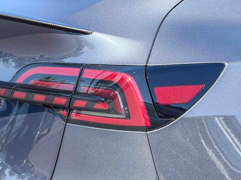 Used 2023 Tesla Model Y Performance image 8