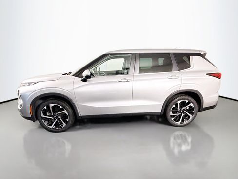 Used 2023 Mitsubishi Outlander SE FWD image 6