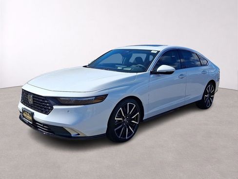 Used 2024 Honda Accord Touring image 3