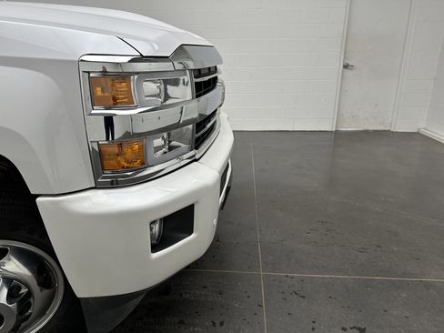 Used 2019 Chevrolet Silverado 3500 High Country w/ Duramax Plus Package image 2