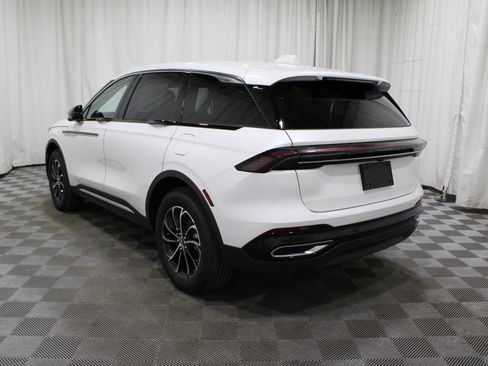 Used 2025 Lincoln Nautilus Premier AWD/4WD image 25