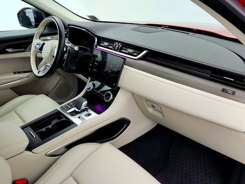 Used 2022 Jaguar F-PACE image 23