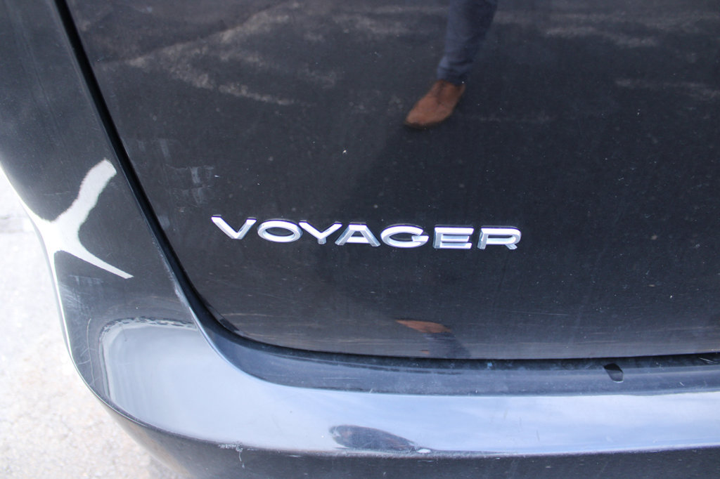 Used 2024 Chrysler Voyager LX FWD image 6