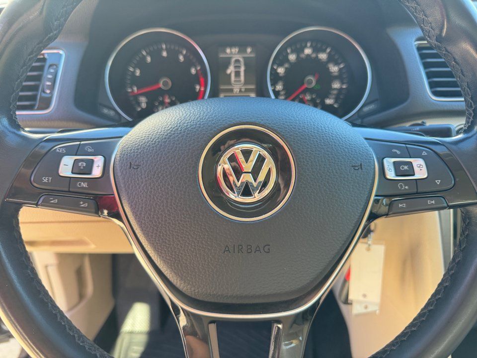 Used 2018 Volkswagen Passat 2.0T R-Line w/ R-Line Lighting Package FWD image 33