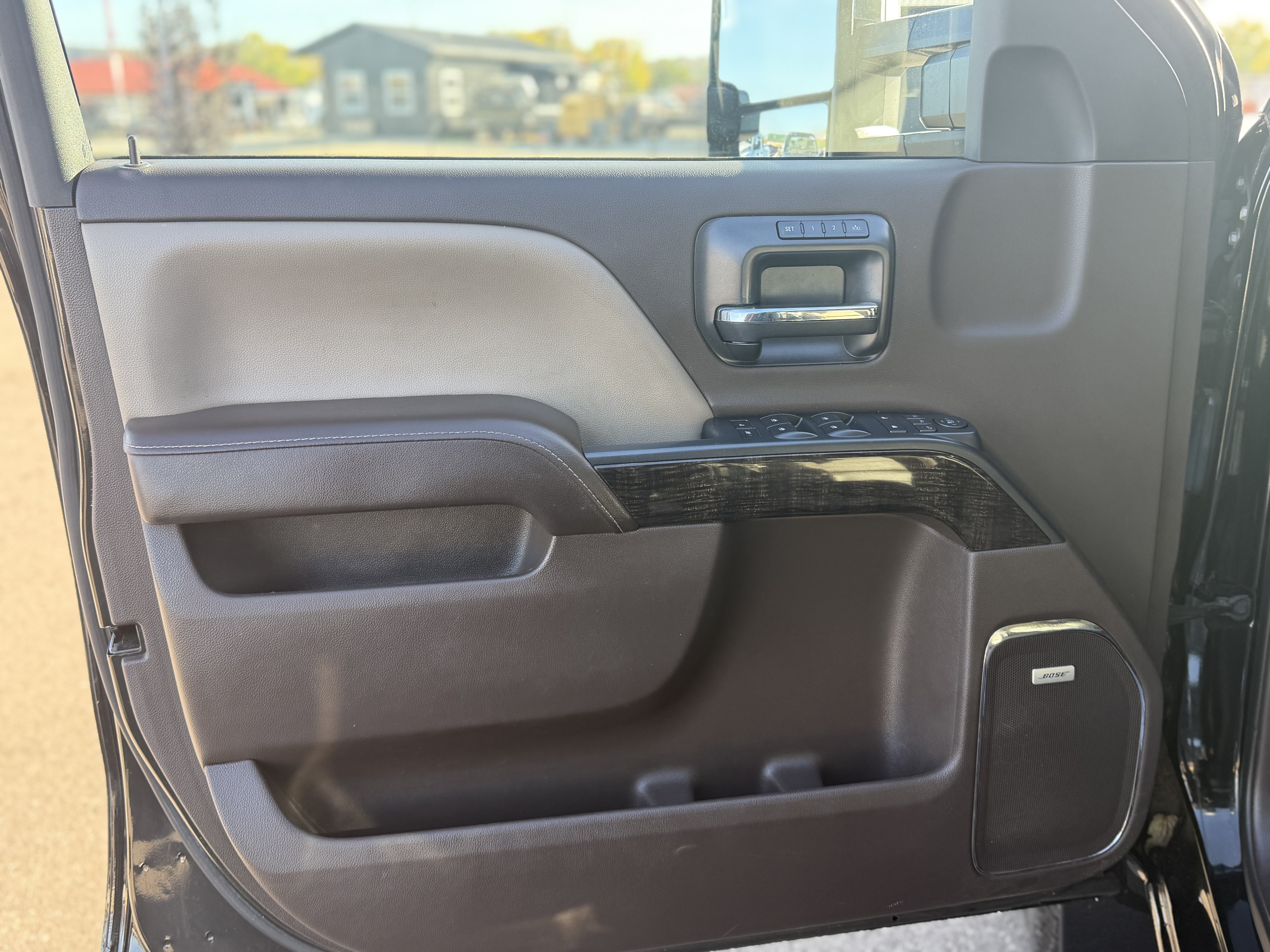 Used 2016 GMC Sierra 2500 Denali w/ Duramax Plus Package AWD/4WD image 8