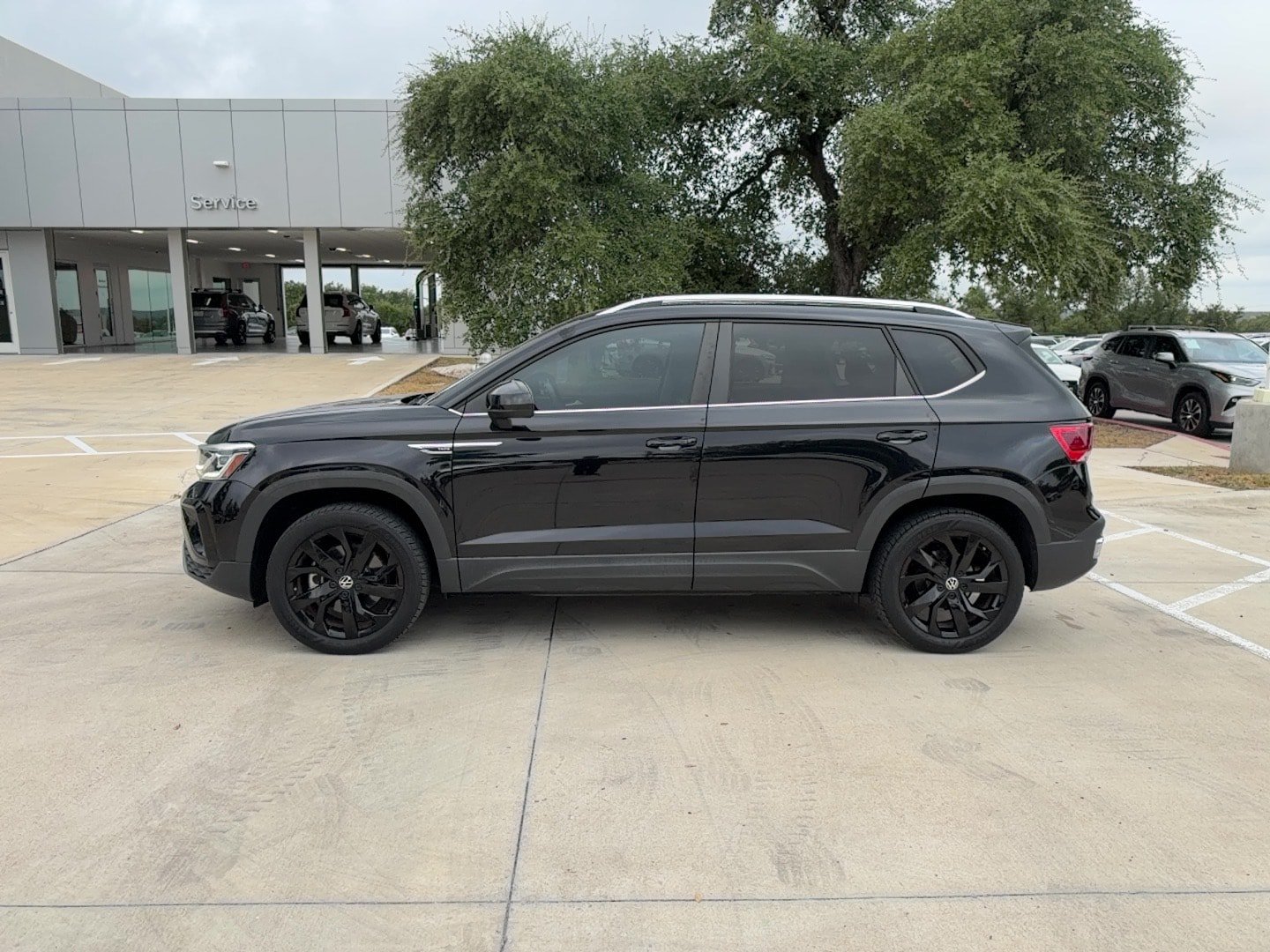 Used 2022 Volkswagen Taos SEL FWD image 3