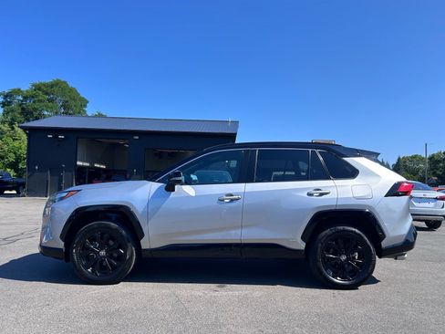 Used 2023 Toyota RAV4 XSE AWD/4WD image 5
