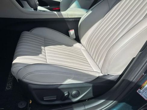 Used 2023 Genesis G70 2.0T w/ Sport Prestige Package image 18