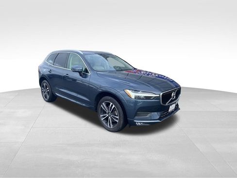 Used 2021 Volvo XC60 T5 Momentum w/ Premium Package image 11