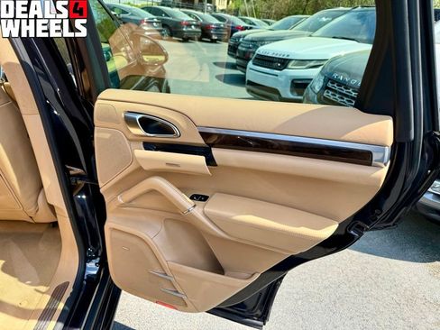 Used 2016 Porsche Cayenne GTS AWD/4WD image 33