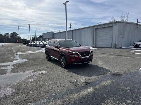 Used 2023 Nissan Rogue SL w/ SL Premium Package image 3