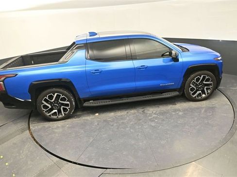 Used 2025 Chevrolet Silverado EV RST image 26