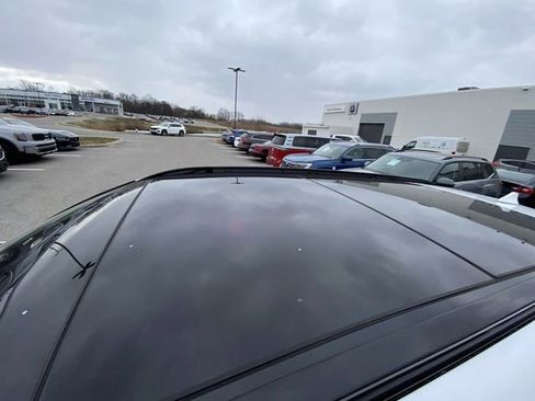 Used 2022 Kia Sorento SX image 3