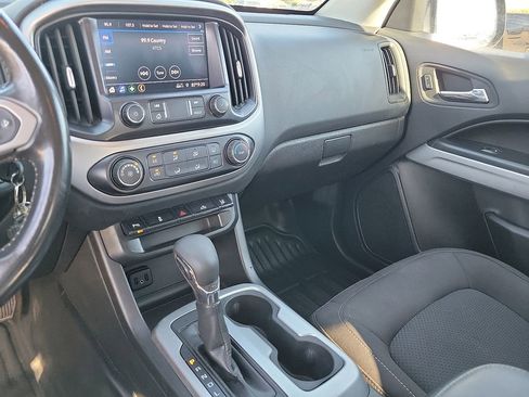 Used 2022 Chevrolet Colorado LT w/ Fleet Safety Package image 20